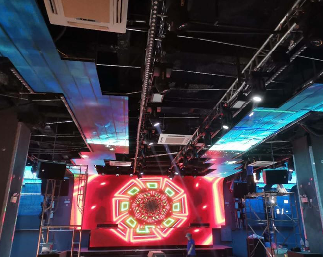 林芝酒吧 P4 高清 LED 多画面互动氛围项目